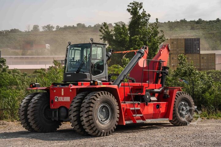 Ричстакер с полным контейнером Kalmar DRG450-60S5