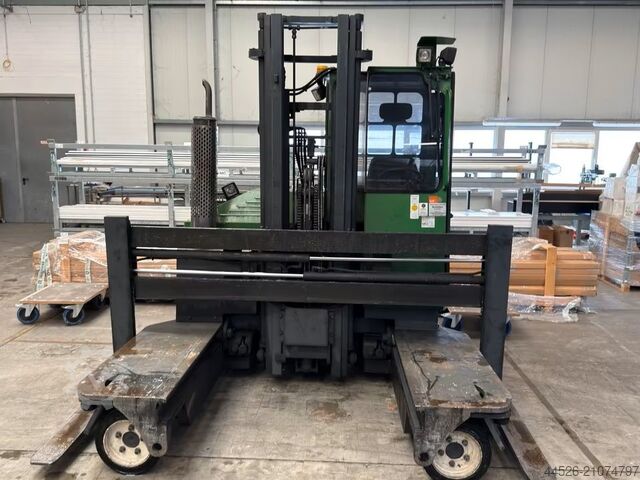 Четырехсторонний боковой загрузчик Combilift C3000