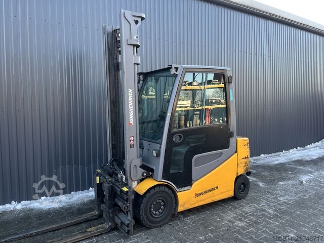 Электрический 4-х колесный вилочный погрузчик Jungheinrich EFG425