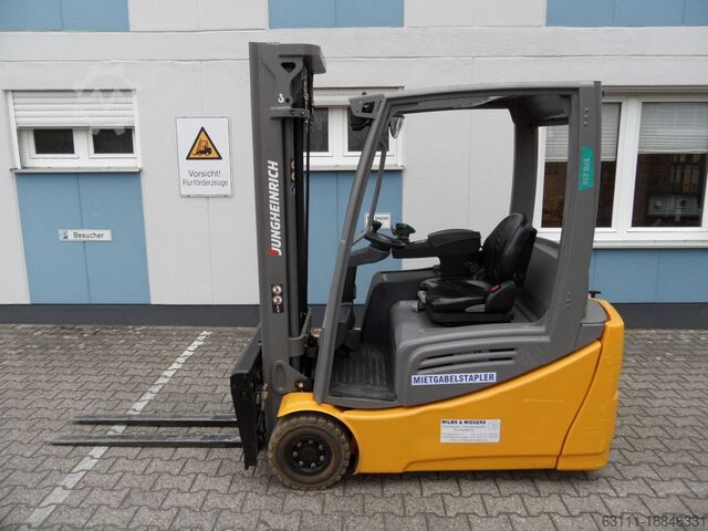 Электрический 3-колесный вилочный погрузчик Jungheinrich EFG 216 - ZV-Gerät - Triplex - TOP-Batterie