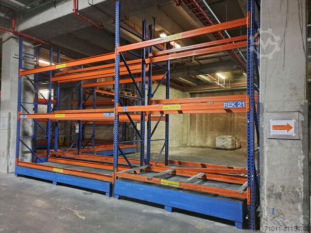 Паллетные стеллажи с поддонами для сбора жидкости  