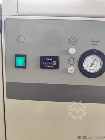 Компрессор поршневой, безмасляный, в звукоизолированном корпусе JUN-AIR 2000-25M