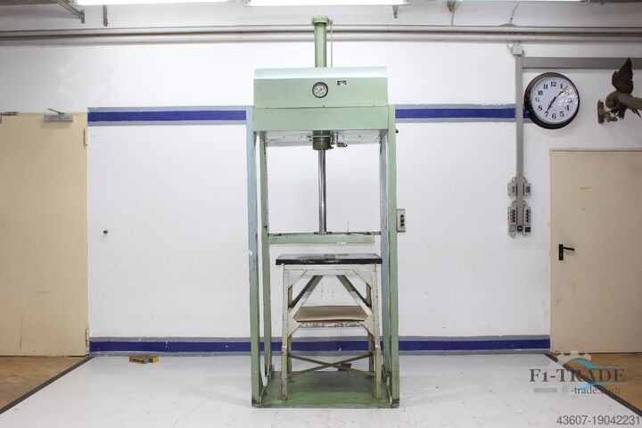 Гидравлический пресс / Гидравлический пресс Lechner ST USTIA