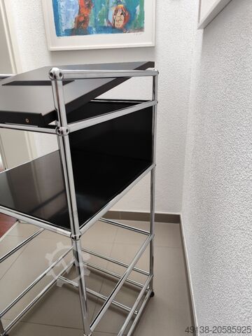 Трибуна USM HALLER USM Haller Pult Stehtisch Regal