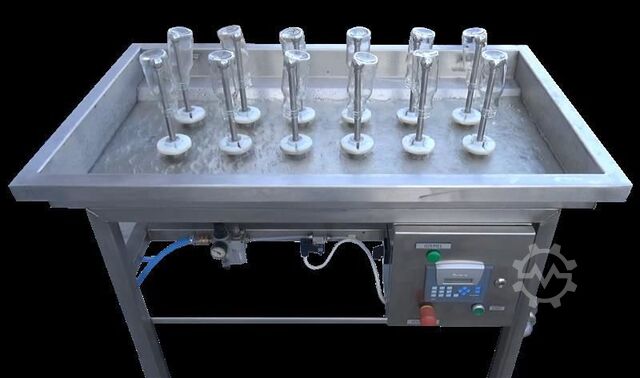 МКУМ 12 - ополаскиватель бутылок в 12 головок Maurer Gép MKUM 12