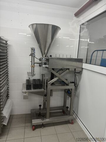 формовочная и наполнительная машина COMAS 