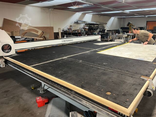 станок для резки стекла INTERMAC Genius 37 RSA