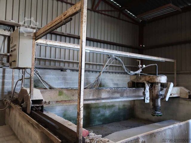 Установленный на мосту ротационный головной шлифовальный станок Tirini Peon 