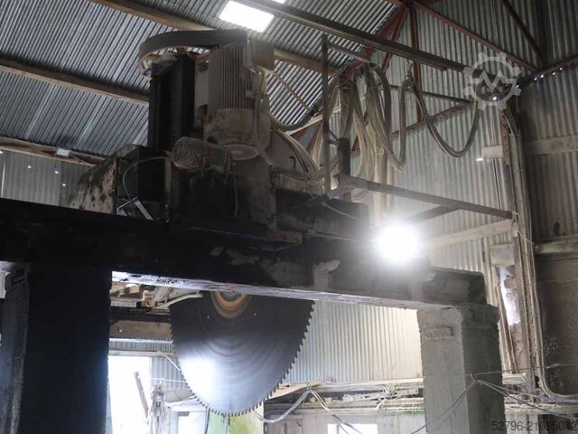 Круглопильный станок с маятниковым ходом, установленный на мосту Van Vorden 