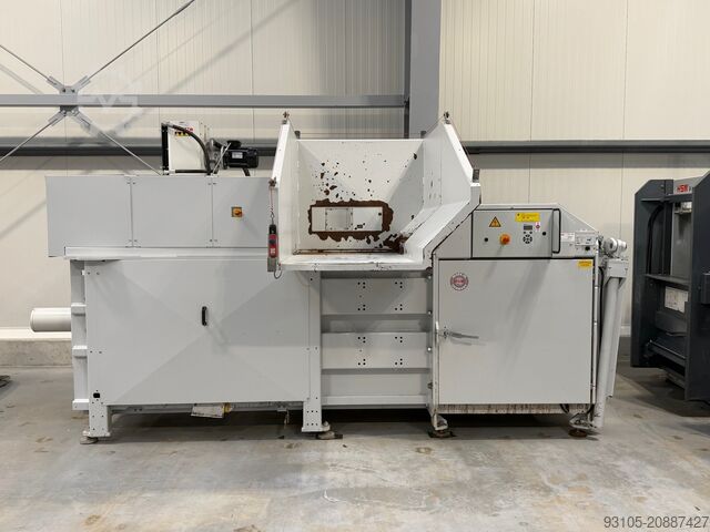 Горизонтальный пресс-подборщик HSM HL 7009 HSM HL 7009 ST Li