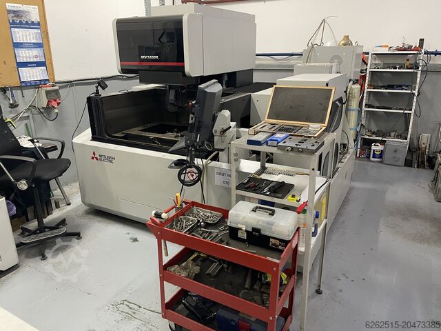 проволочная электроэрозионная вырезная машина (проволочно-вырезной электроэрозионный станок) Mitsubishi MV2400R