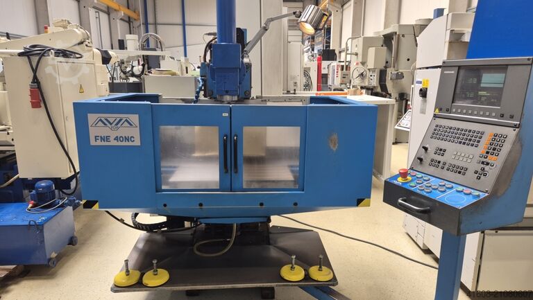 Универсальный инструментальный фрезерный станок с ЧПУ AVIA FNE 40 NC