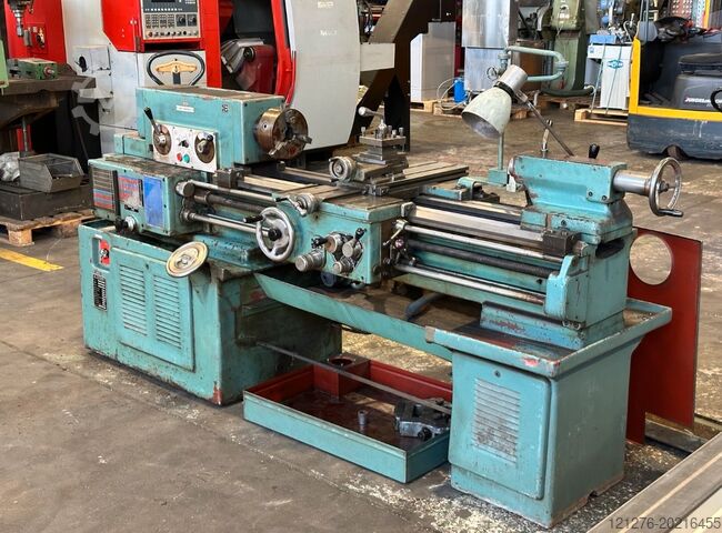 Токарно-центровой станок и токарный станок с подающим шпинделем TOS- TRENCIN SV 18 RA