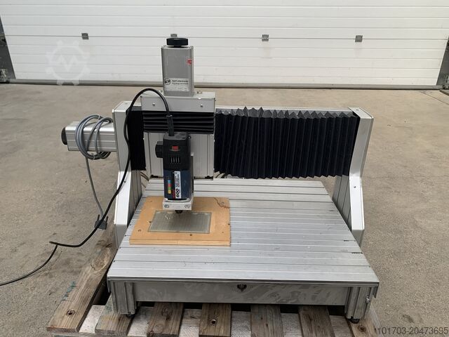 Малый сверлильно-фрезерный станок ISERT ELECTRONIC X 350 / Y 300 / Z 70 mm - 24000 RPM