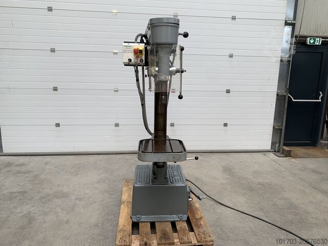 Колонный сверлильный станок PRECIS Ø 23 mm