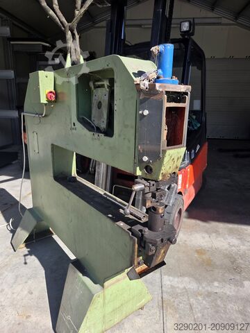 Пресс-штамповочный станок для металла TRUMPF TAS 500