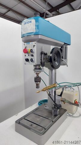 Настольный резьбонарезной станок с направляющим шпинделем IXION BT 15 GL