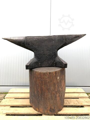 Кузнечное оборудование / Наковальня Amboss Amboss mit Unterbau