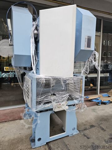 Эксцентриковый пресс типа C, 125 тонн. CRONOSSTECH CECP 125