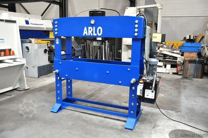 Прессы с Н-образной рамой Arlo 200 ton / 1570 Vario