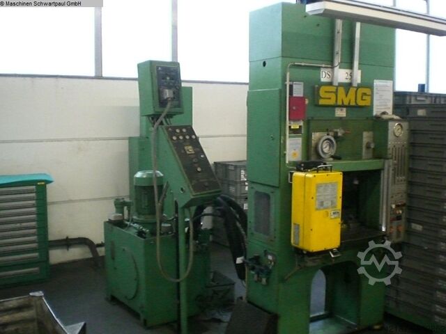Двухколонный пресс - гидравлический SMG DS 25