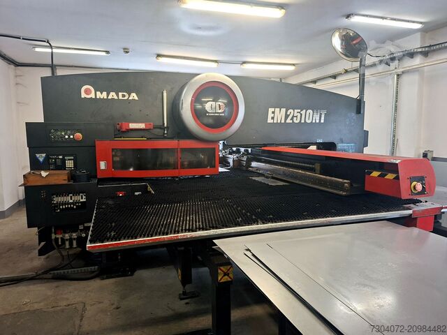 CNC пресс-вырубщик AMADA 2510NT Amada EM2510NT