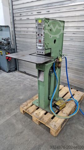 Вырубной станок Ausklinkmaschine 