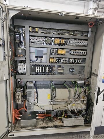 универсальный обрабатывающий центр Heller MC 26