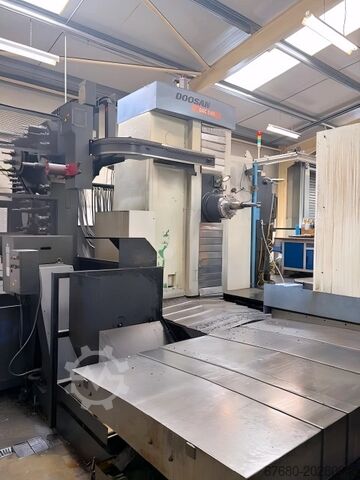 Горизонтальный обрабатывающий центр Doosan DBC 110S