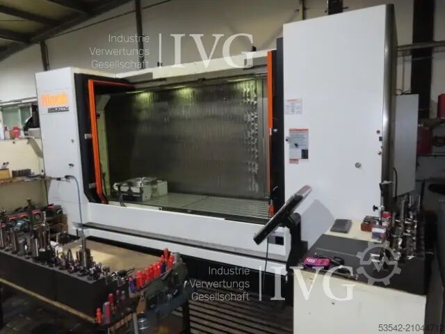 Обрабатывающий центр с ЧПУ вертикального типа MAZAK VTC-800/30SR
