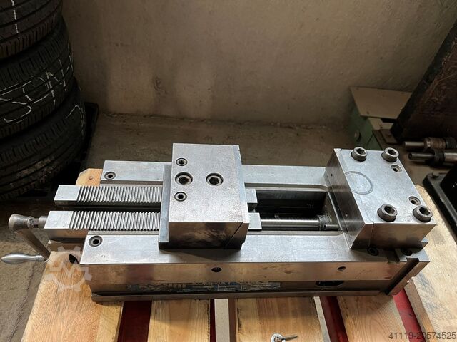 Компактный зажим Röhm размер 4  