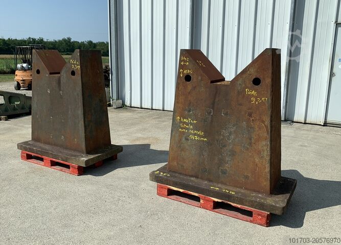 2 V-образные опоры из чугуна Supports en V en fonte 