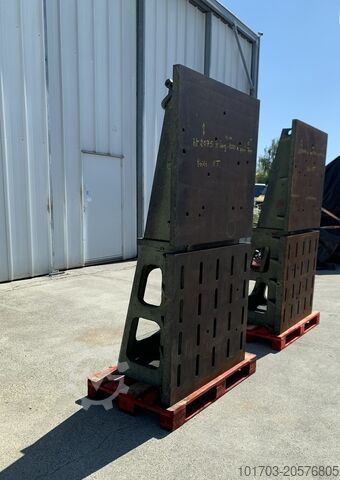 Пара угловых плит из чугуна Paire d'équerres en fonte 2075 x 1000 x 700 mm