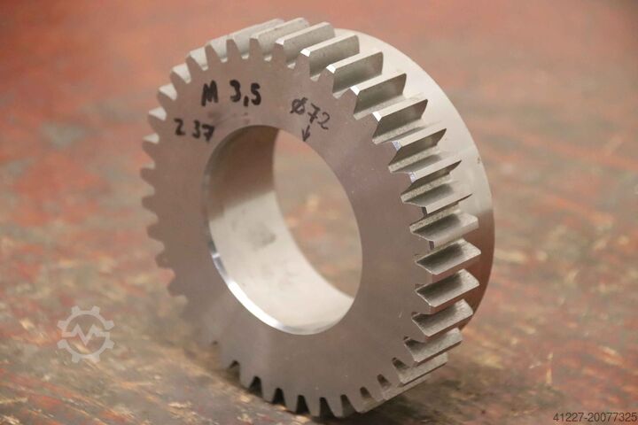 вал шестерни unbekannt Ø 136 x 42 mm / 37 Zähne