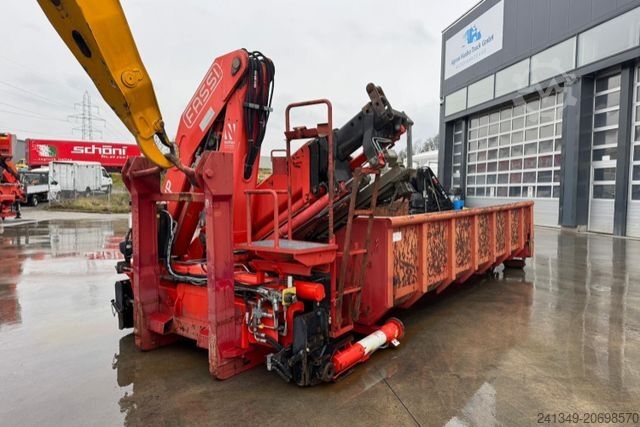 Кастомизированный фургон Fassi FASSI | F210/5 Greiferleitung Hakenpalette