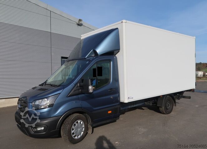 Транспортер с чемоданом Ford Transit