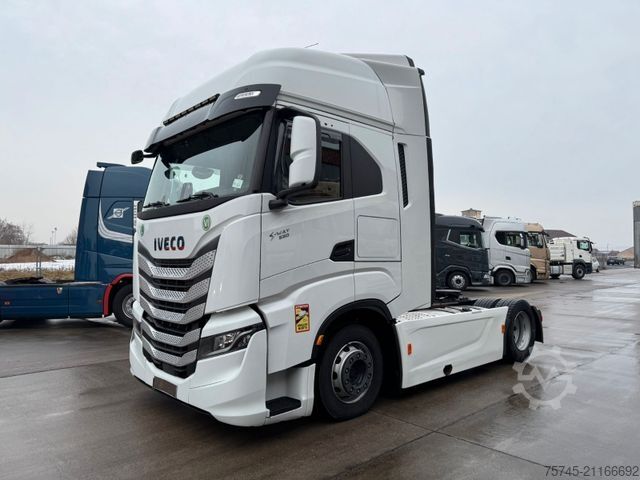 Тягач большого объема IVECO S-WAY 530 * RETARDER * 2 X TANK * ACC * WENIG KM