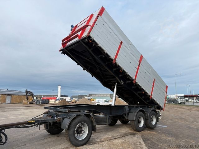 Трёхсторонний самосвальный прицеп  Skelhøje SVF P324 24 t. 3 axle Tipper / Getreide