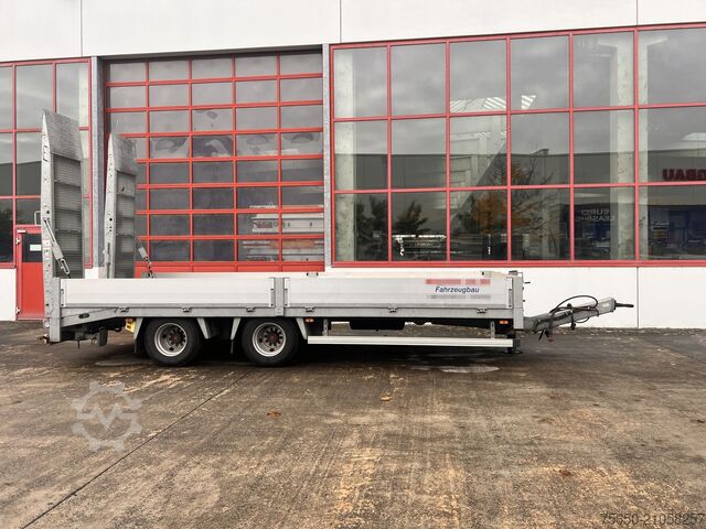 Низкорамный прицеп Möslein TT 18 Schwebheim  19 t Tandemtieflader hydraulische Rampen