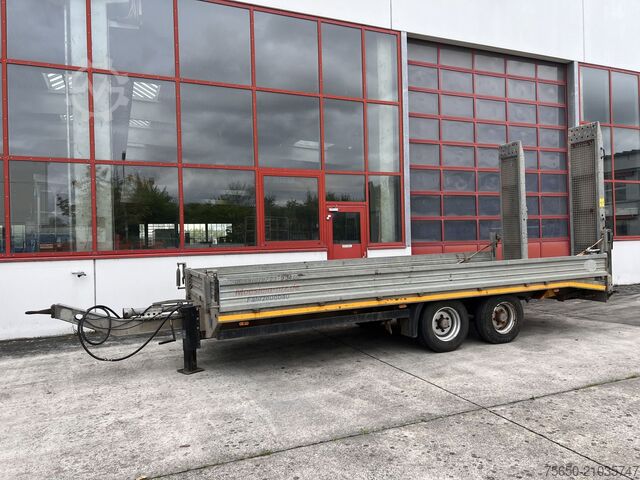 Низкорамный прицеп Möslein TTS 13 Schwebheim  13 t Tandemtieflader