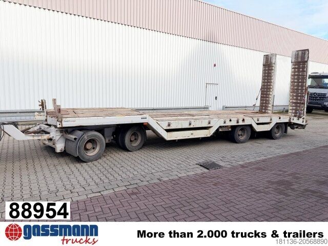 Низкорамный прицеп  AT 400, Verbr. auf 3m, Radmulden, hydr. Rampen