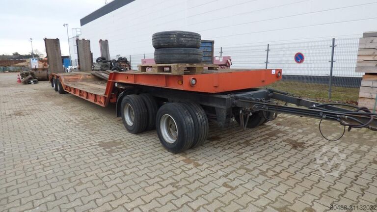 4-осный низкорамный прицеп (официальный номер: NE-YQ 633) GOLDHOFER TUEA 4-28/62