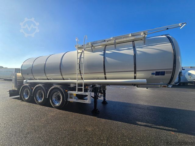 Полуприцеп-цистерна KÄSSBOHRER Tankwagen STC 28 Ad Blue