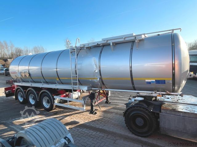 Полуприцеп-цистерна KÄSSBOHRER 32m² V2A Bitumentankauflieger /leicht beschädigt