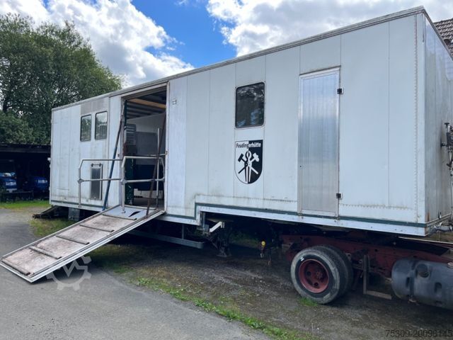 Полуприцеп для перевозки скота KÄSSBOHRER 1 Achs für 4 Pferde oder 3 Kutschen mit Wohnabt.