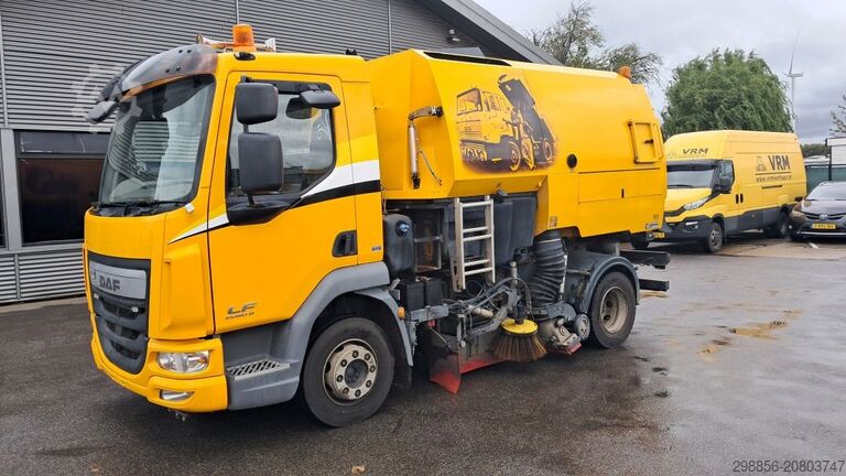 подметально-уборочная машина DAF LF met Johnston VS501