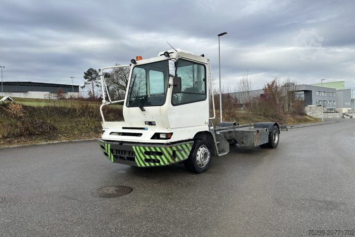 Шасси грузовика  YT222 4x2 Chassis-Kabine / Swiss-Vehicle