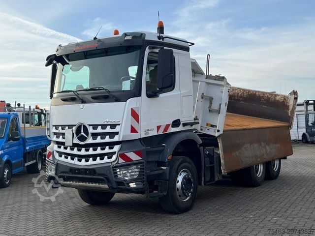 Трехсторонний самосвал MERCEDES-BENZ Arocs 2645 K 6x4 3-Achs Kipper Meiller Bordmatik