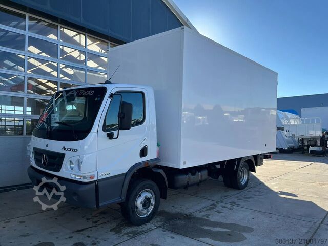 Чемодан Mercedes-Benz Accelo 915 4x2 Closed Cargo Truck