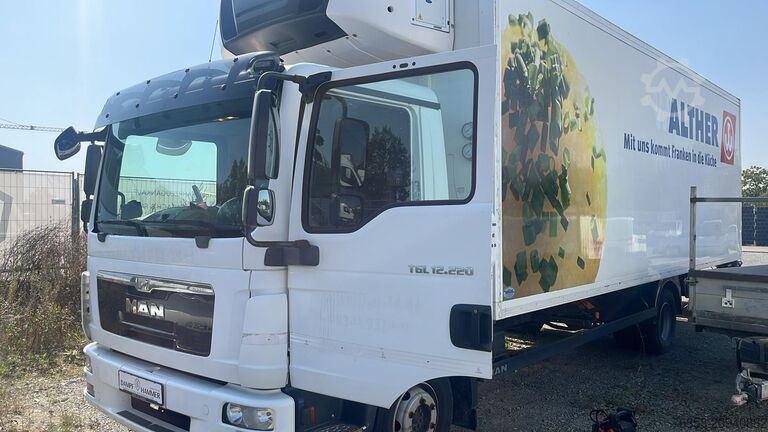 Рефрижераторный грузовик MAN MAN TGL 12.220 Kühlkoffer Carrier Supra 1250 LBW